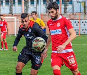 משחק של להיות או לחדול. מזור (משמאל) (יוסי סוריק)