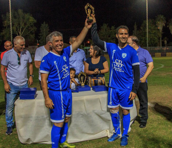 נבחרת הותיקים עם הגביע (יוסי סוריק)