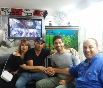 נשאר בקאסם. ארז