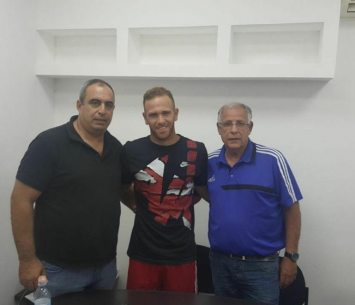 גולדמן במעמד החתימה