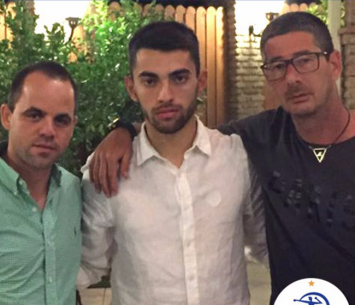 ציקארידזה במעמד החתימה