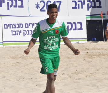 חוזר לסגל. דינו