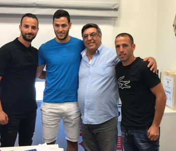 זלייט במעמד החתימה