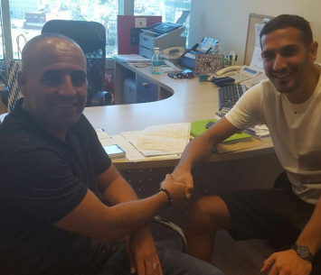 כהן במעמד החתימה