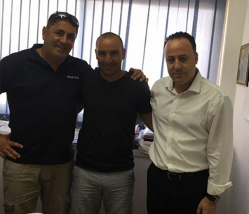 מיכה שושן במעמעד החתימה