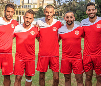 ציוות אדום. מימין: דור מליחי, איציק אבושדיד, עידן שריקי, אסי בוזגלו ואלירן דנין