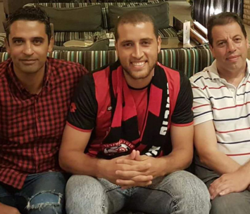 אושר אבו במעמד החתימה