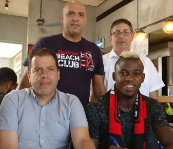 חוזר ללאומית. נג'וקו במעמד החתימה