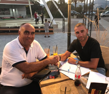 לקח סיכון. בוסקילה (מימין)