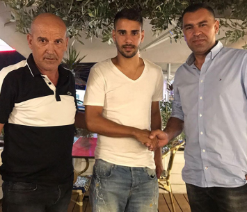 אזולאי עם באדר במעמד החתימה