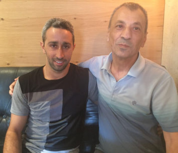 סרחאן במעמד החתימה