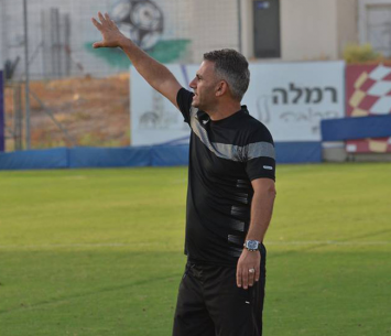 יזכה לקרדיט אצל שינו זוארץ ואייל גולן. יחזקאל (אבי רביבו)