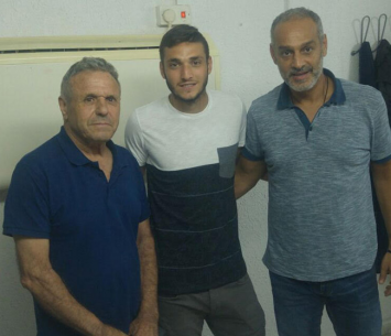 שחקן הרכש החדש של קריית גת במעמד החתימה