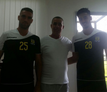 ניב שראל ואבי מסיקה במעמד החתימה