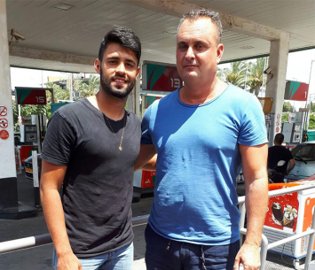 חמזה במעמד החתימה