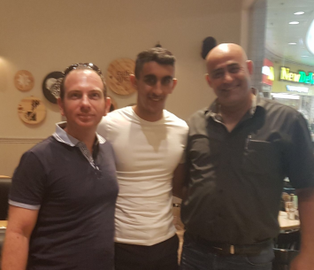 מישל חליל במעמד החתימה