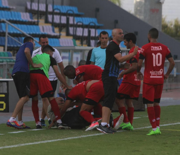 שחקני חדרה חוגגים ניצחון בכורה עם ניסטל (שלומי גבאי)