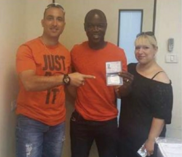 דורבור יחד עם רעייתו ותומר רחמים