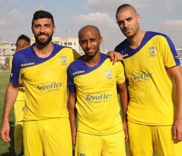 ברוך דגו (במרכז) (מוטי קדוש)