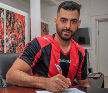 עזב אחרי שלושה משחקים. חתוכה