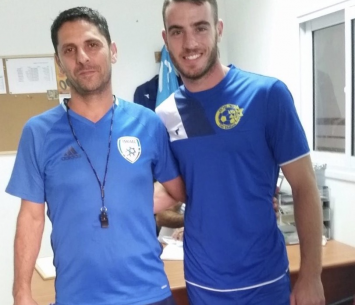 בראון במעמד החתימה