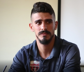 מאמין בקבוצה. עזאם 