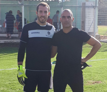 אורן פלאש יחד עם שוערו מתן זלמנוביץ' (שי חדד)