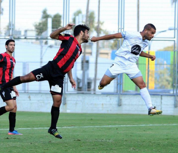 לירון אלימלך ואמרי קובלסקי מרחפים (עודד חסין)