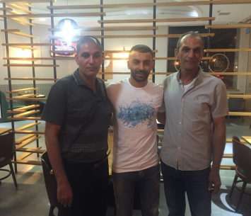 חאמד גנאים במעמד החתימה