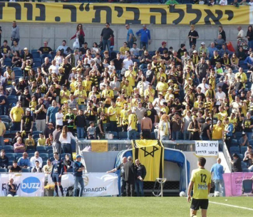 בדרך לקלפי. אוהדי נורדיה (אלי שמואלי)