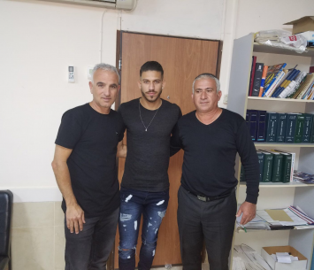 תומר שריקי במעמד החתימה