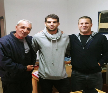 חיזוק חשוב להוד השרון. גירו במעמד החתימה