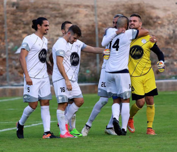 שחקני טבריה חוגגים עם עדי תדמור (עודד חסין)