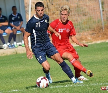 מחפש בית חדש. עמוס בכחול (ולדי מויסייב)
