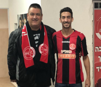 אביסדריס במעמד החתימה