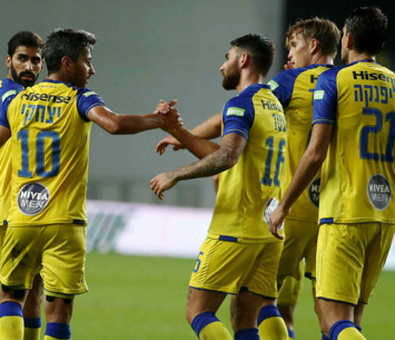 שחקני מכבי חוגגים (ערוץ הספורט)