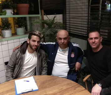 שלומי מראד במעמד החתימה