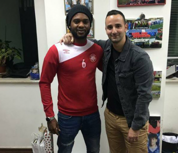 איקנדה במעמד החתימה