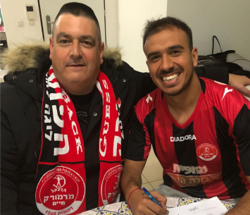 גלבאן במעמד החתימה יחד עם אילן סגל