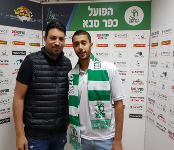 טיטלמן במעמד החתימה