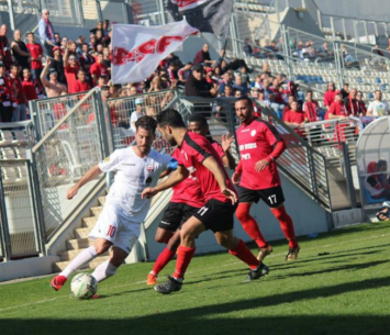 דניאל ברק מול שחקני הרצליה (שובל ירושלמי)