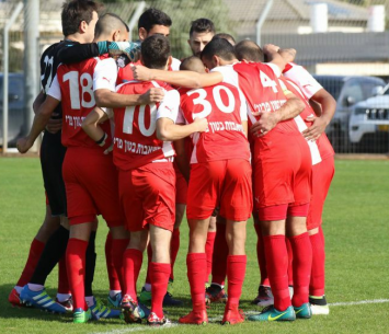 מתקרבים לחמישייה. שחקני כפר קאסם (נזיה סולטאן)