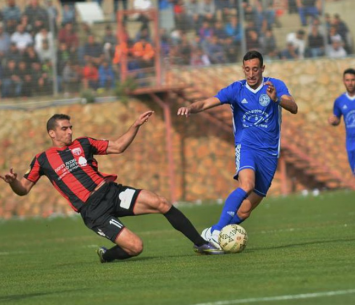 אלון בוזורגי מנסה לעצור את עומר בוארון (אבי רביבו)