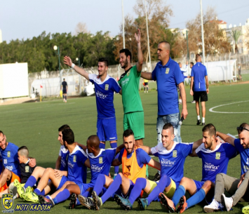  אנגלשטיין מנצח על החגיגות של האשדודים (מוטי קדוש)