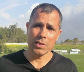 חכים בסיום המשחק (אביחי דלאל)