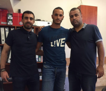 חן ראובן במעמד החתימה. רוצה לראות את חדרה בליגת העל