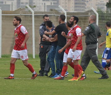 המומה על כר הדשא (אבי רביבו)