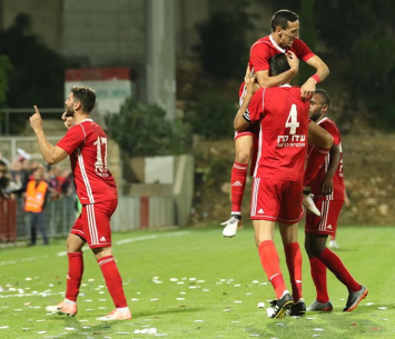 שחקני איכסל חוגגים הערב (נזיה סולטאן)