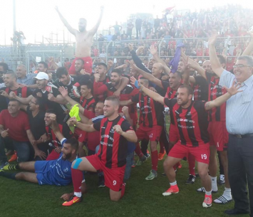 שחקני כאוכב חוגגים בסיום