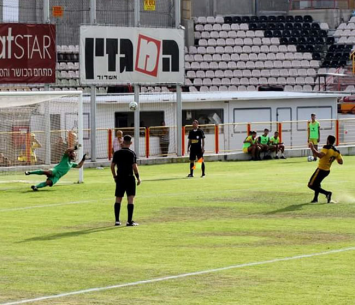 אייל דיין מחמיץ בבעיטות ההכרעה (מוטי קדוש)